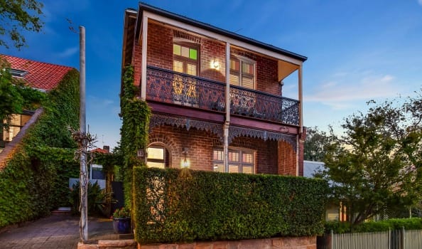 Sydney, Melbourne auction clearance rates top 80pc as listings fall