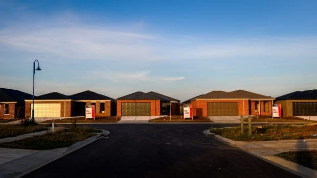 Deloitte says rates won’t rise until 2018 amid ‘powder keg’ property market